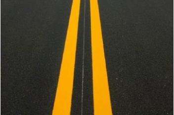 道路交通标线在性能上有什么样严格的要求呢？