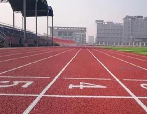 怎样有效杜绝十堰塑胶跑道留下被重压的问题，其实正常养护就可以
