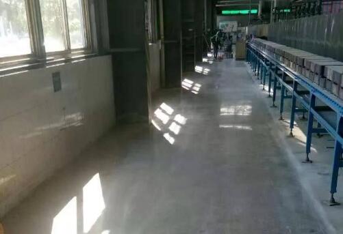 装甲地坪地坪和环氧地坪差别有多大？十堰固化抛光装甲地坪如何施工？